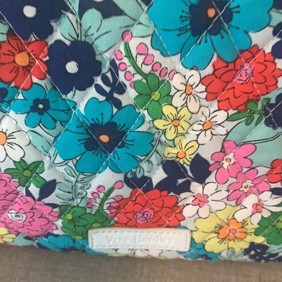 NWT Vera Bradley grand traveler duffel bag far out floral - Picture 4 of 8